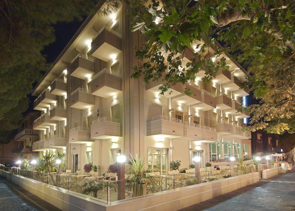 Hotel Muccioli 米萨诺阿德里亚蒂科 外观 照片